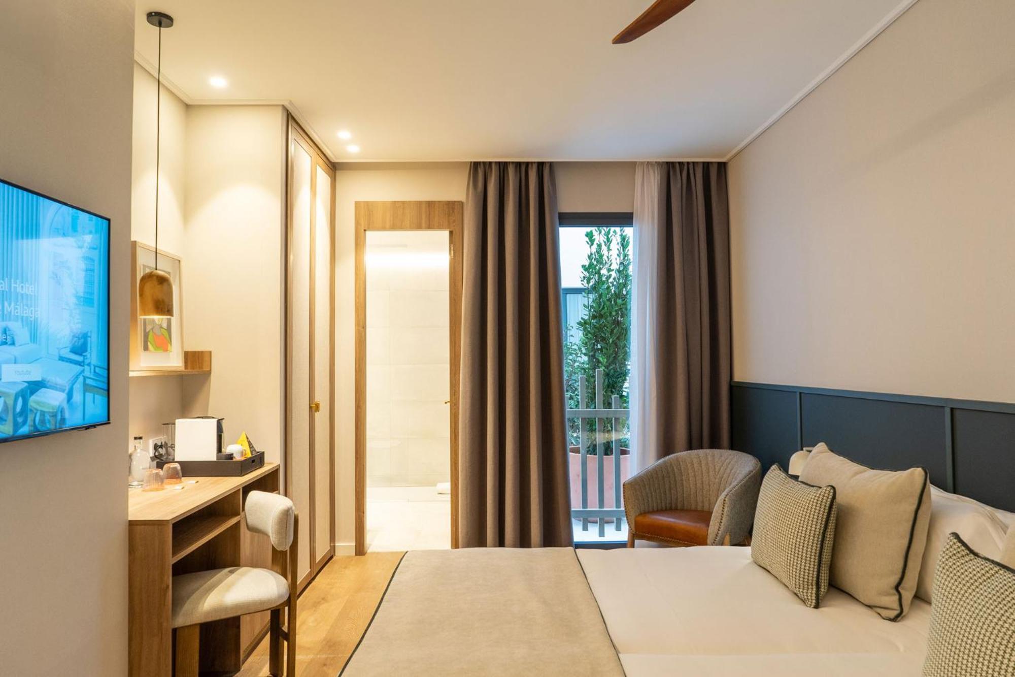 Hotel Well And Come Малага Экстерьер фото