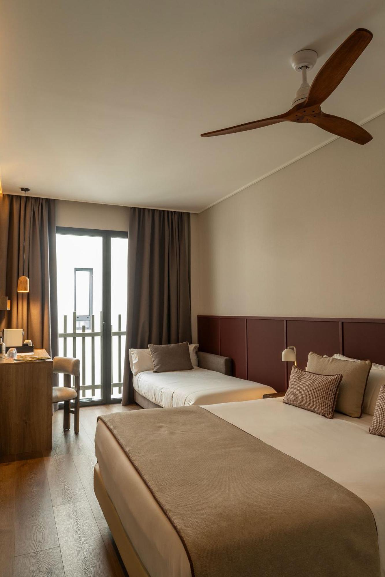 Hotel Well And Come Малага Экстерьер фото