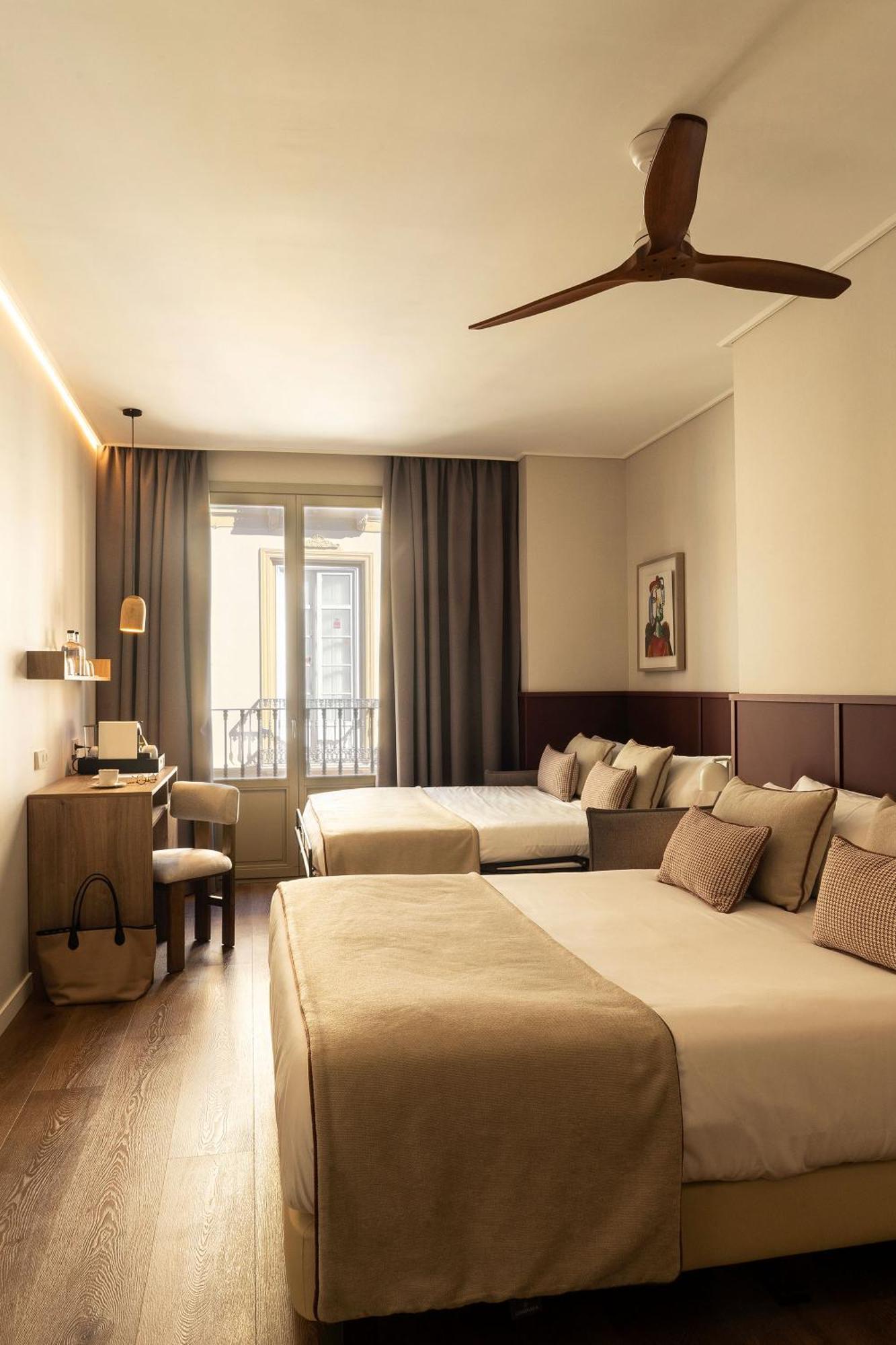 Hotel Well And Come Малага Экстерьер фото